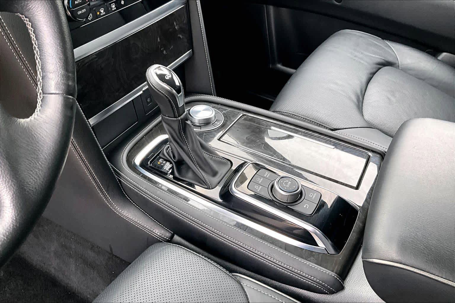 Used 2023 INFINITI QX80 Luxe w/ All-Season Package AWD/4WD image 17