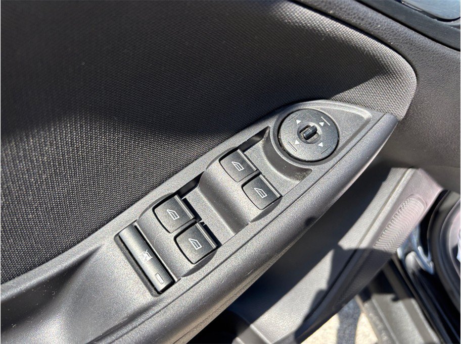 Used 2015 Ford Focus SE FWD image 16