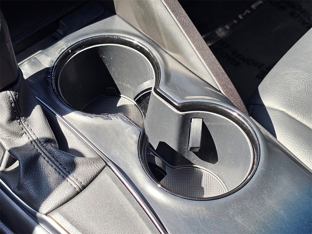 Used 2020 Toyota Camry SE image 25