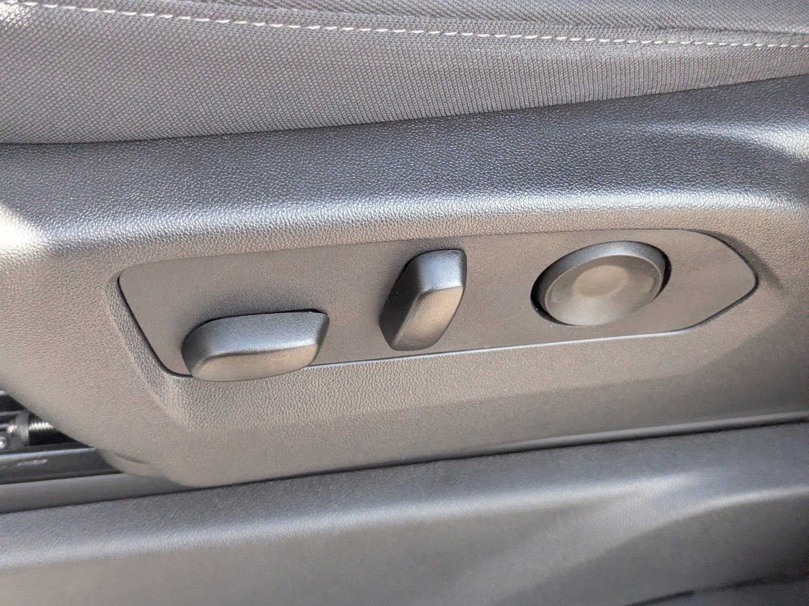 Used 2025 Chevrolet Silverado 1500 Custom image 24