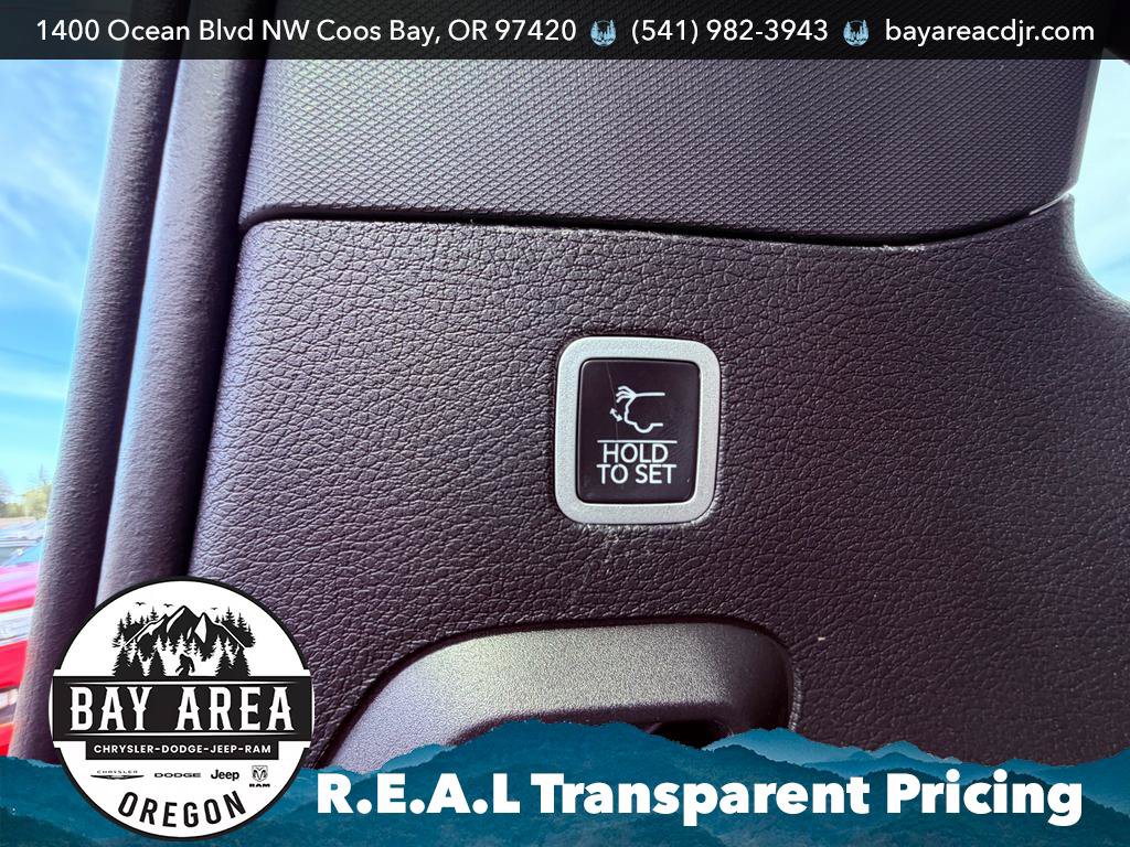 Used 2025 Jeep Wagoneer Series III w/ Premium Group I AWD/4WD image 32