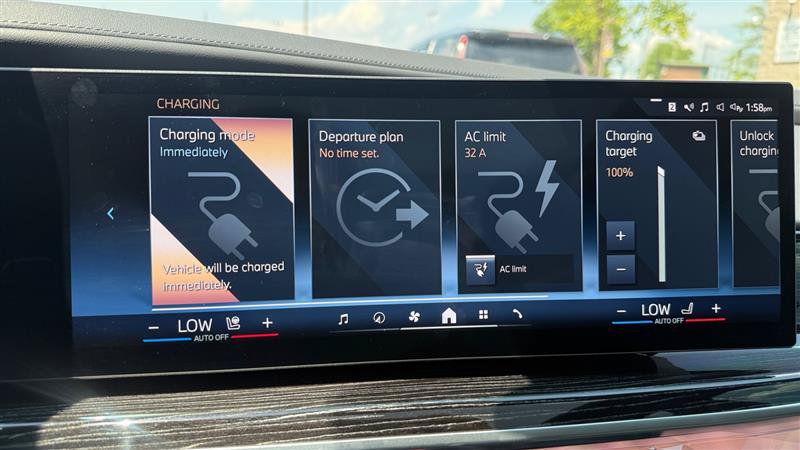 Used 2025 BMW 750e xDrive w/ Executive Package AWD/4WD image 36