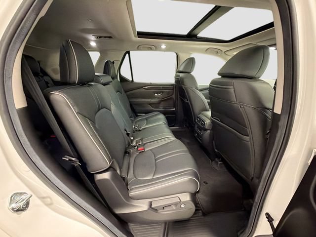 Used 2025 Honda Pilot Elite image 24