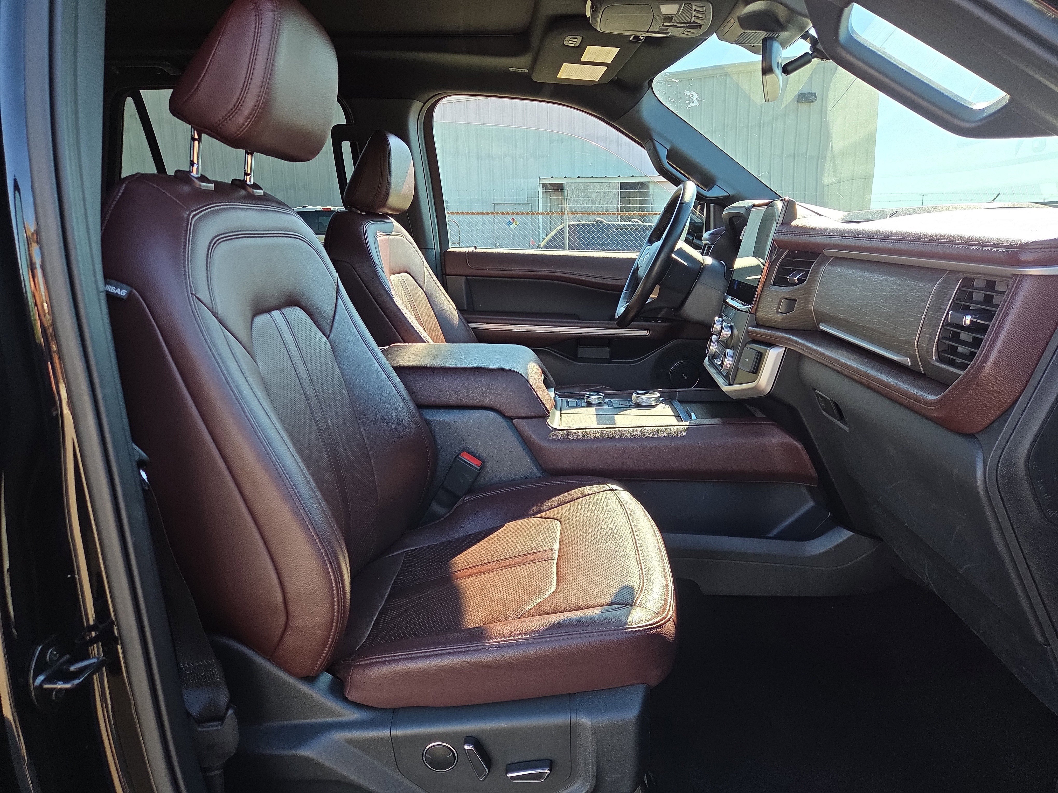 Used 2023 Ford Expedition Limited image 17