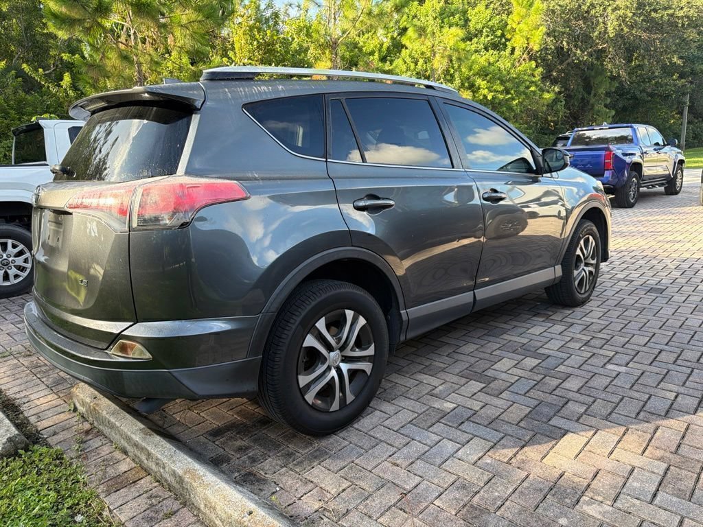 Used 2016 Toyota RAV4 LE FWD image 2