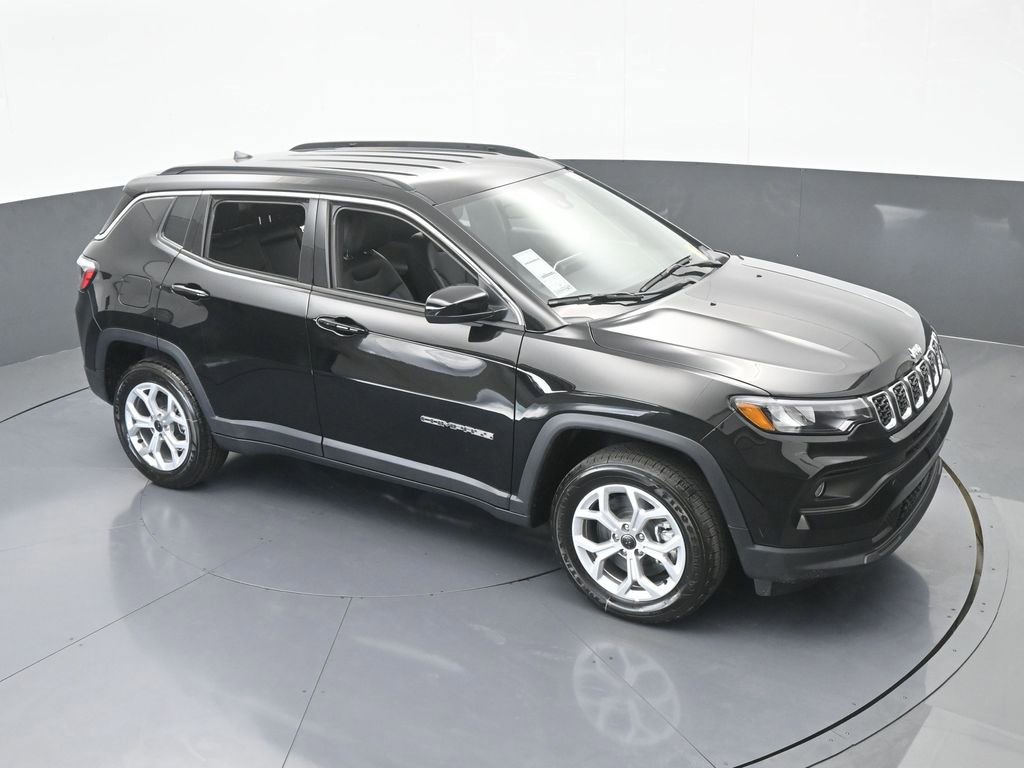 Used 2026 Jeep Compass Latitude AWD/4WD image 47