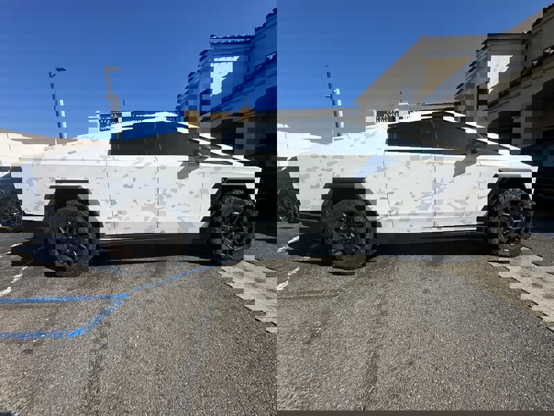 Used 2024 Tesla Cybertruck AWD Crew Cab image 3