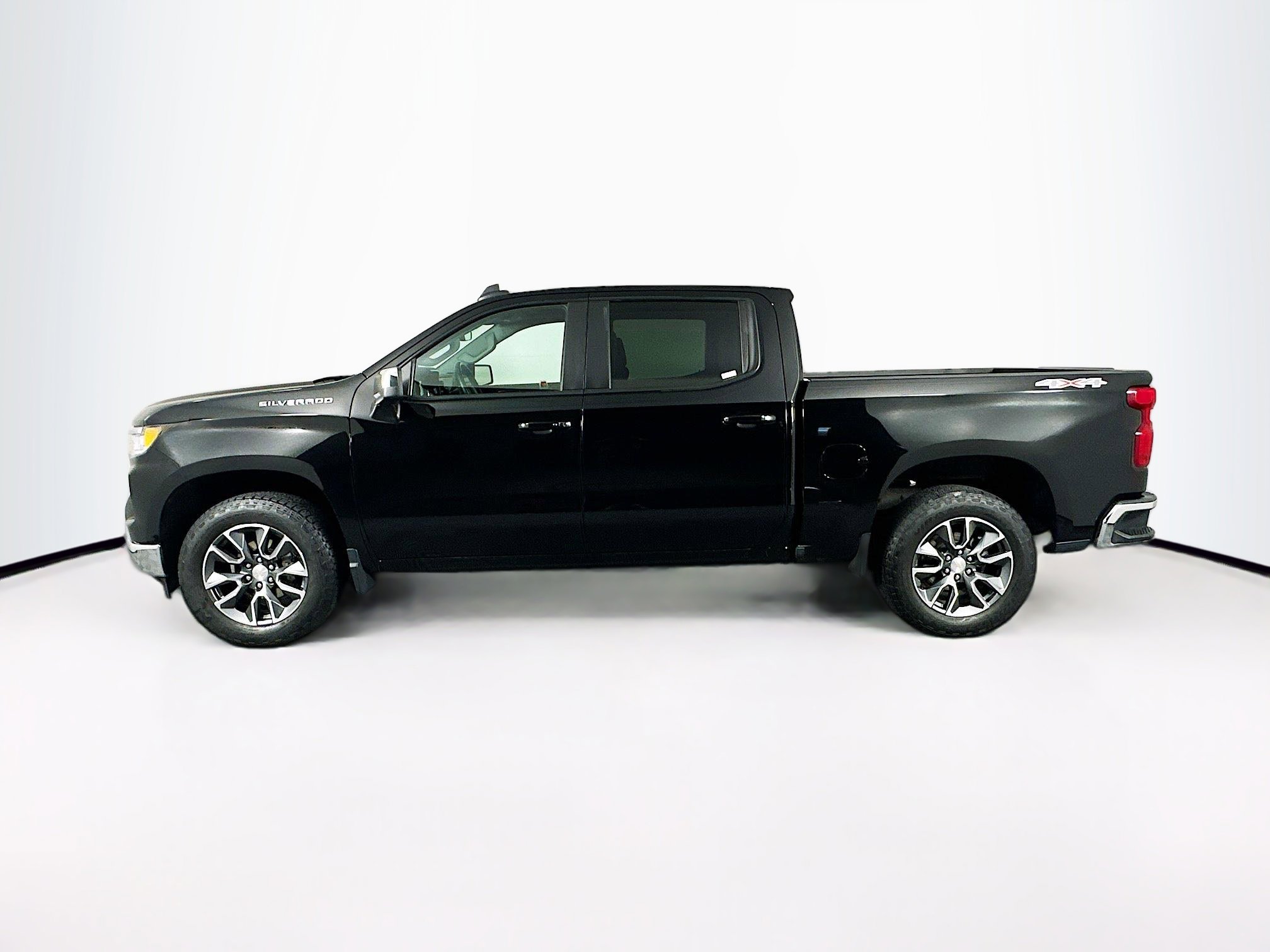 Used 2024 Chevrolet Silverado 1500 LT image 4