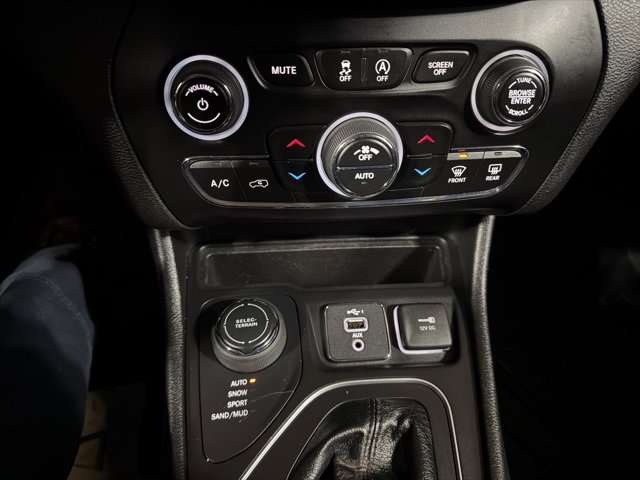 Used 2021 Jeep Cherokee Latitude Lux w/ Comfort/Convenience Group image 30