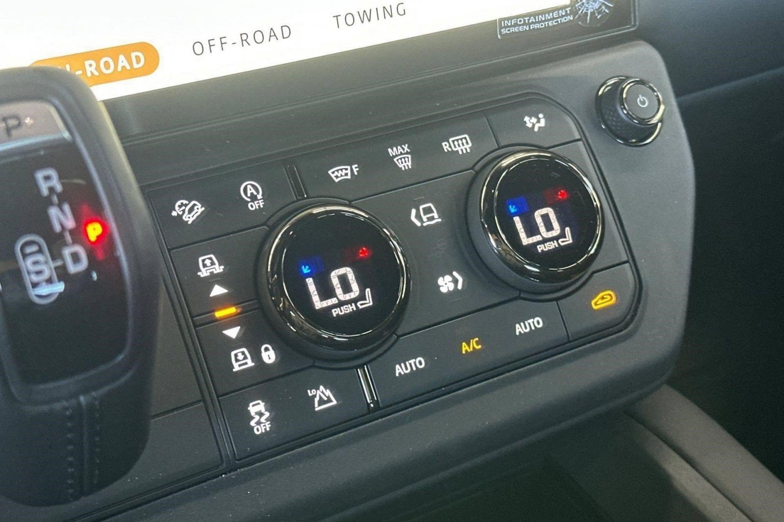 New 2026 Land Rover Defender 110 OCTA AWD/4WD image 19