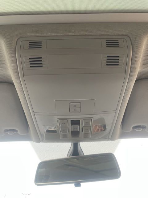 Used 2019 Volkswagen Tiguan SE w/ Panoramic Sunroof Package image 25