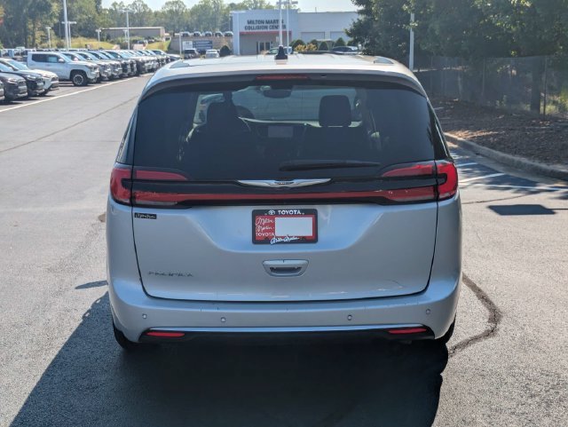 Used 2024 Chrysler Pacifica Touring-L FWD image 5