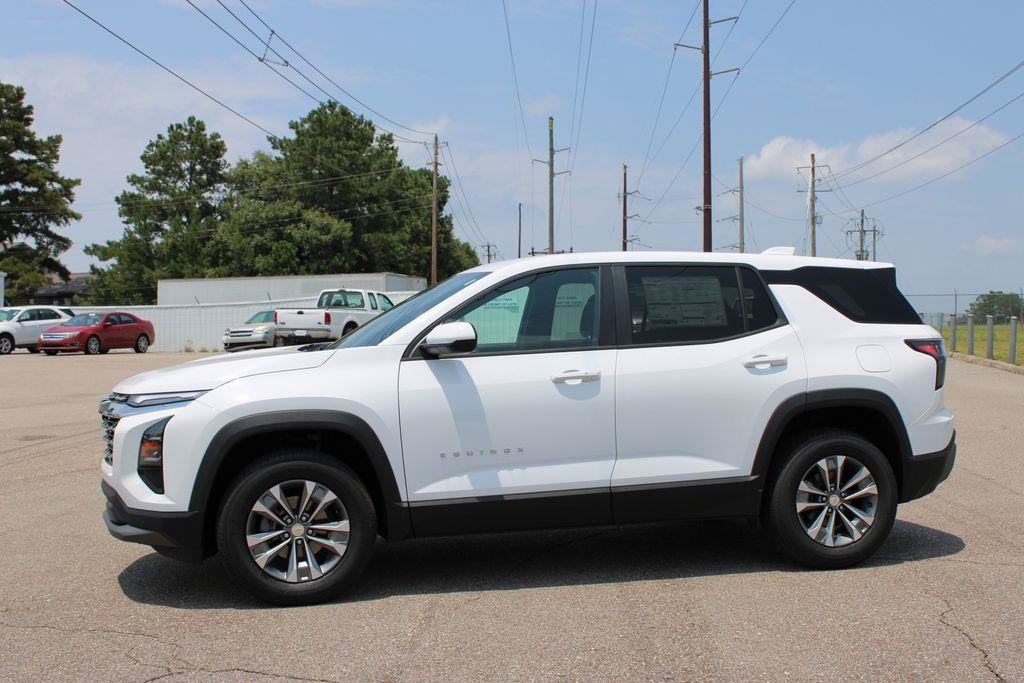 New 2026 Chevrolet Equinox LT w/ Convenience Package II FWD image 3