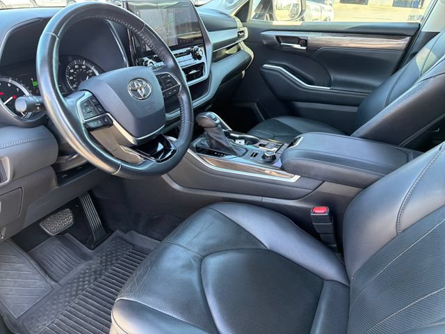 Used 2021 Toyota Highlander Limited AWD/4WD image 18
