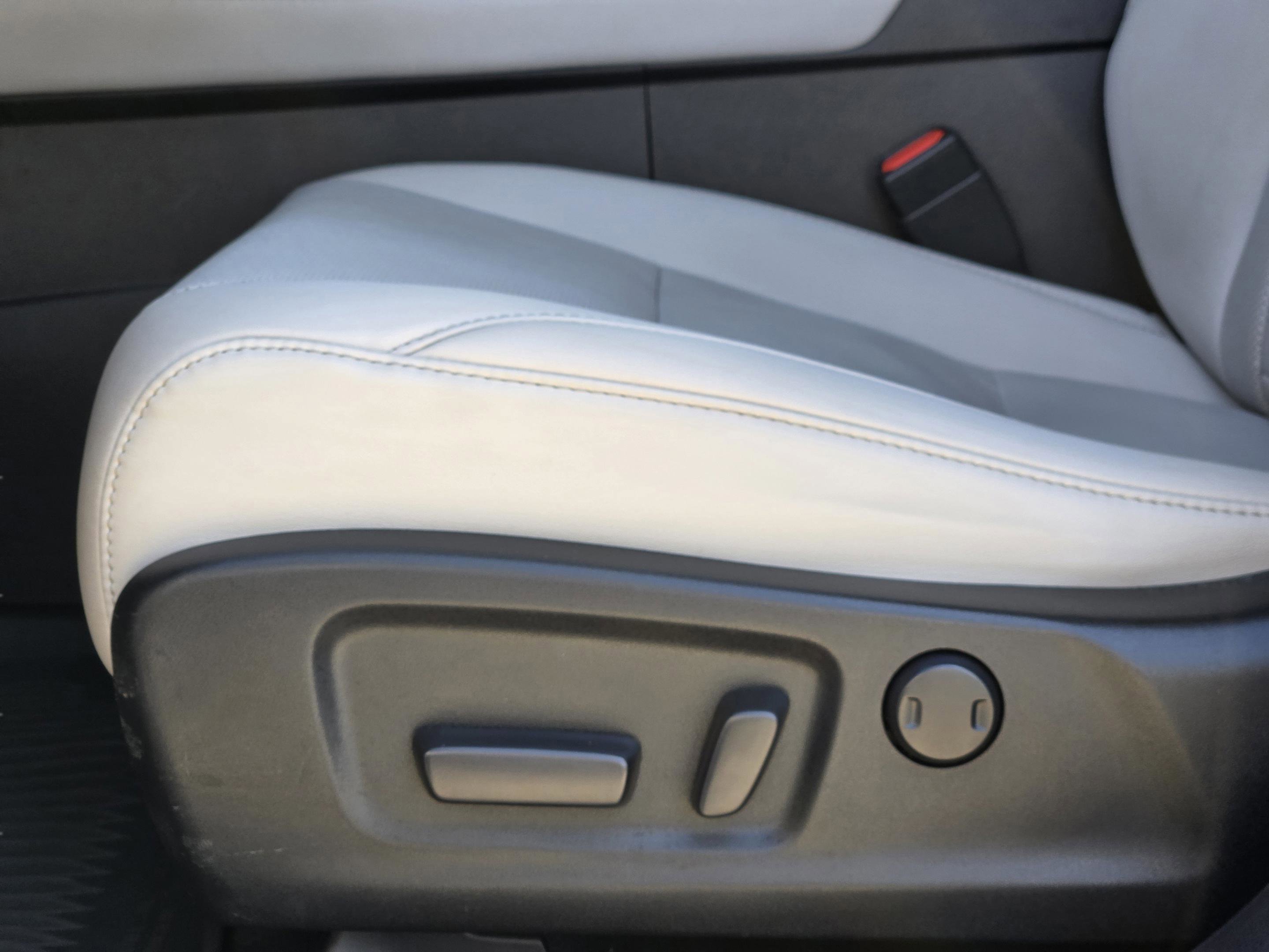 Used 2022 Lexus RX 450h w/ Premium Package image 34