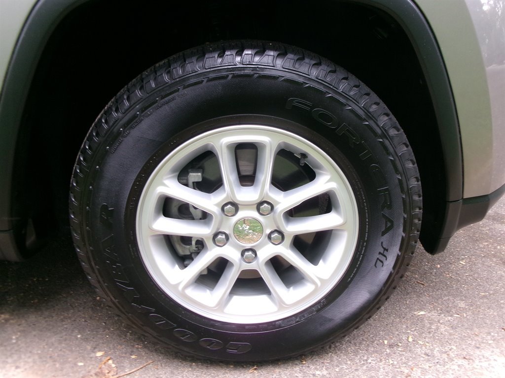 Used 2018 Jeep Grand Cherokee Laredo image 49