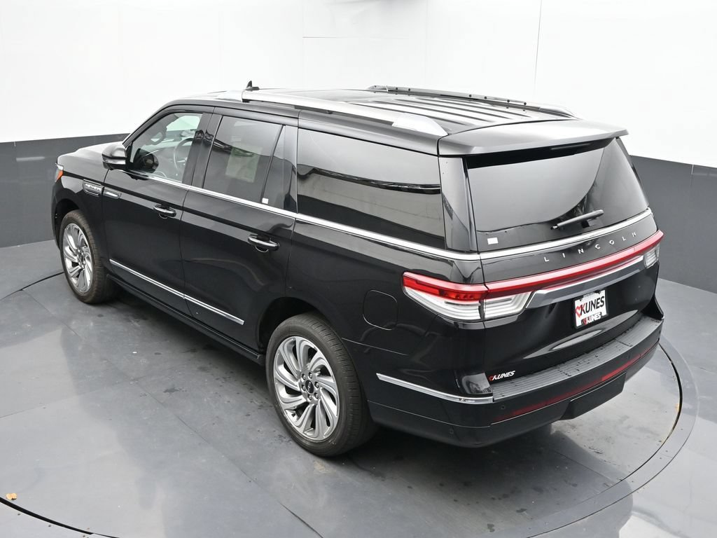 Used 2024 Lincoln Navigator Premiere AWD/4WD image 40