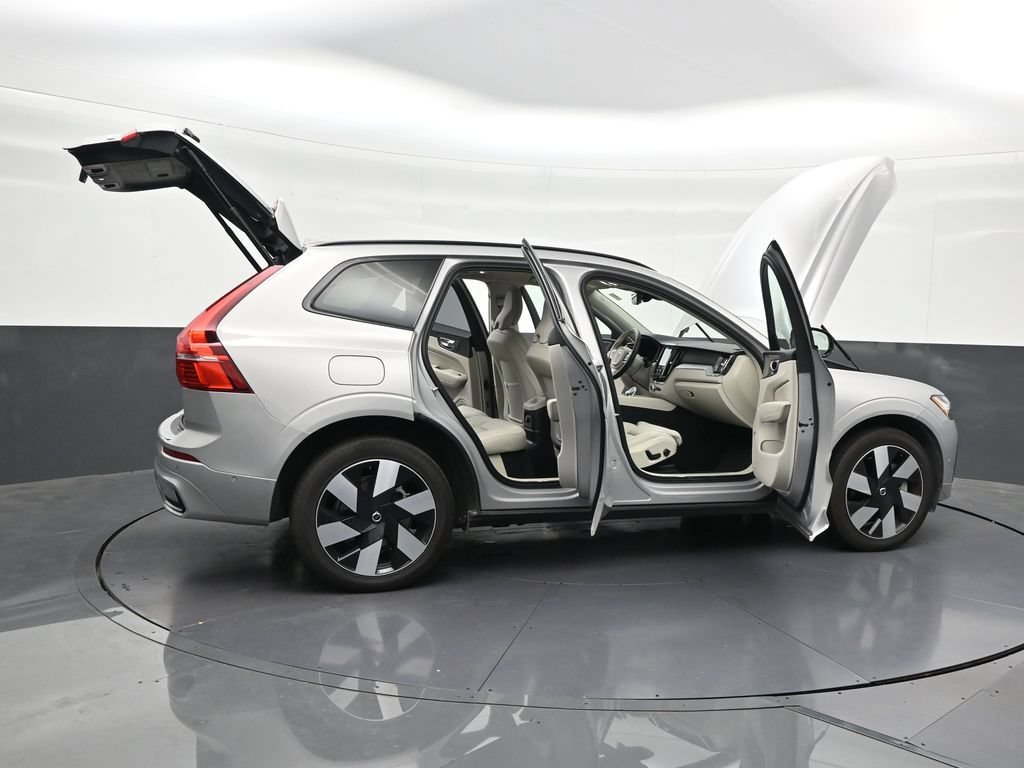 Used 2024 Volvo XC60 T8 Ultimate w/ Protection Package Premier AWD/4WD image 31