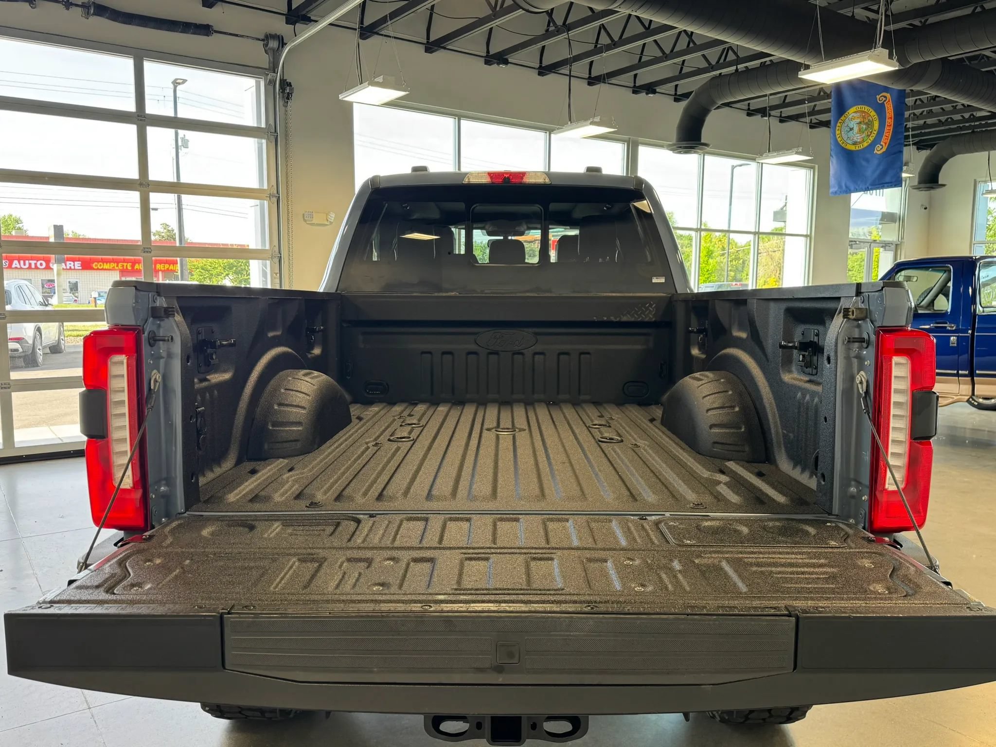 Used 2023 Ford F350 Lariat w/ Lariat Ultimate Package AWD/4WD image 8