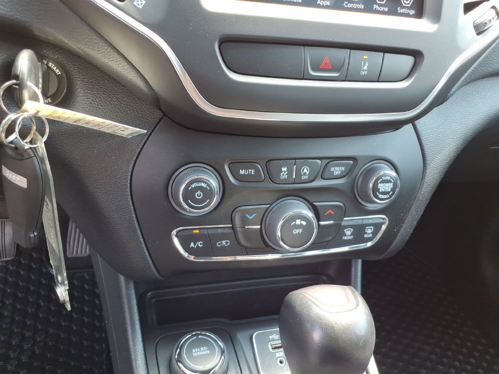 Used 2022 Jeep Cherokee Latitude AWD/4WD image 12