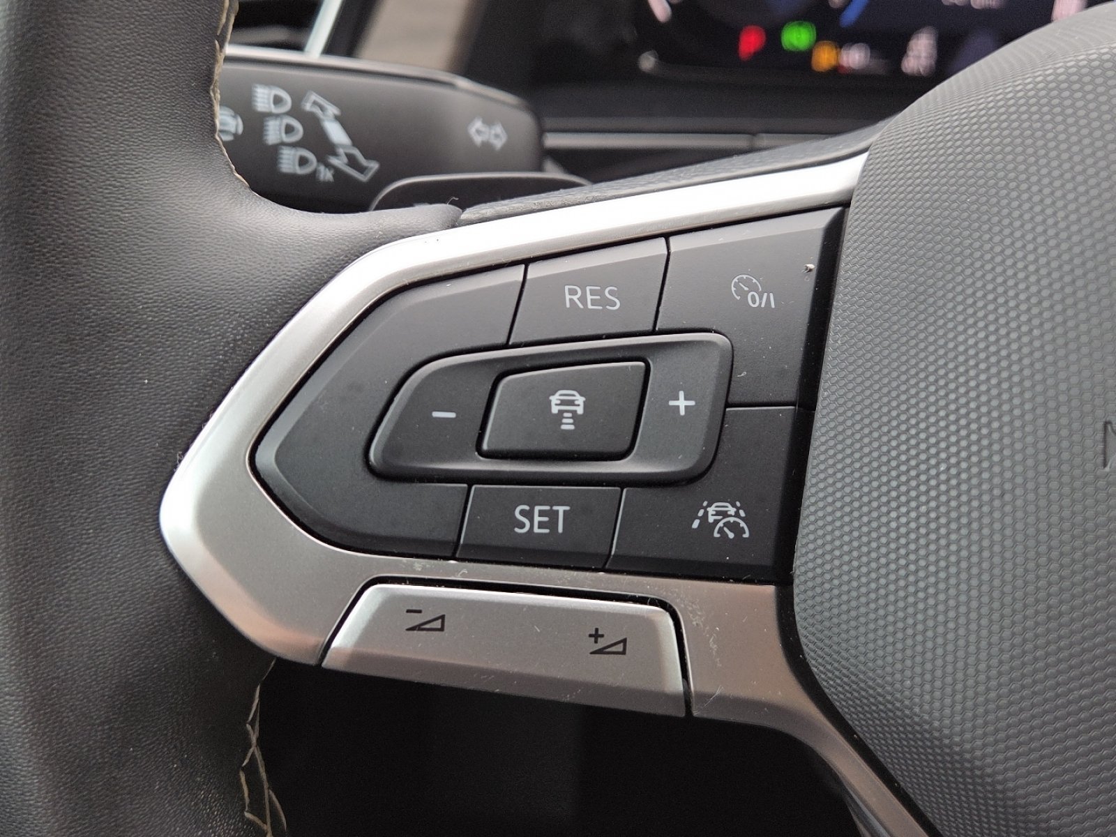 Used 2024 Volkswagen Atlas SEL AWD/4WD image 10