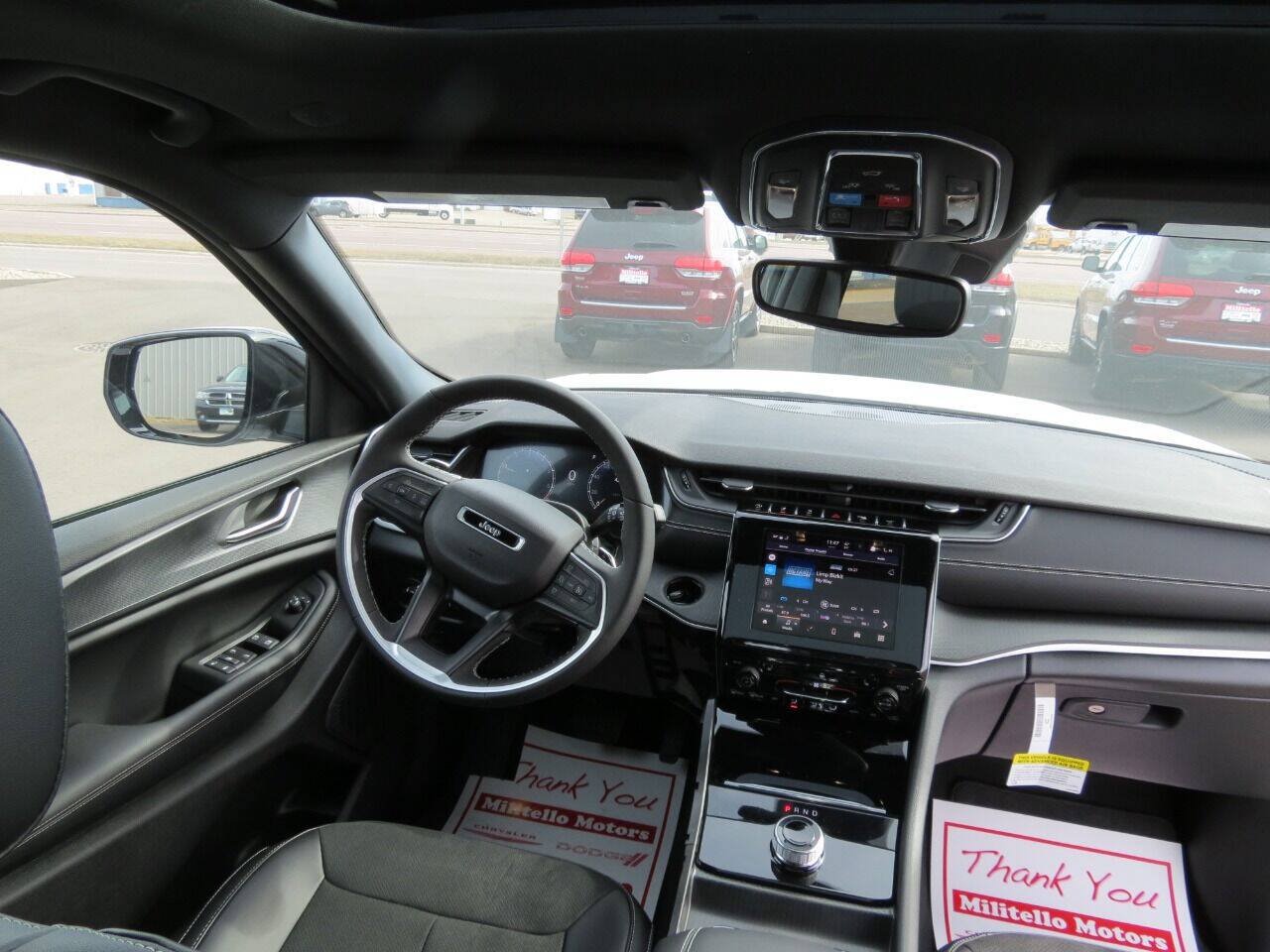 Used 2025 Jeep Grand Cherokee Altitude AWD/4WD image 12