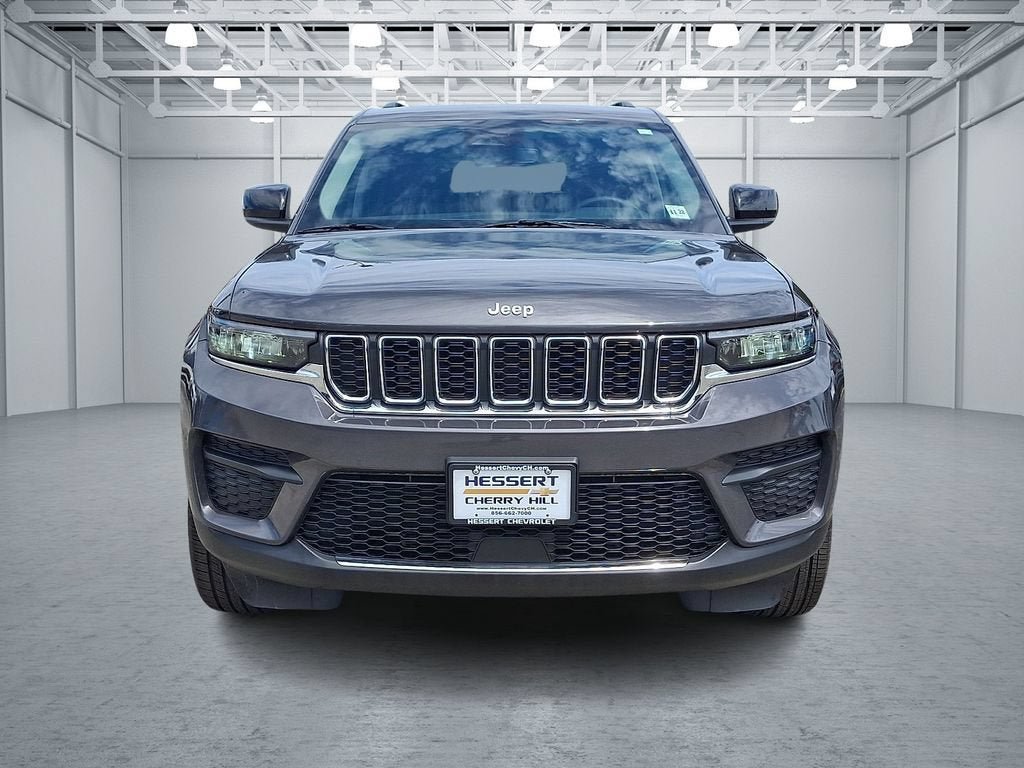 Used 2024 Jeep Grand Cherokee Laredo X AWD/4WD image 3