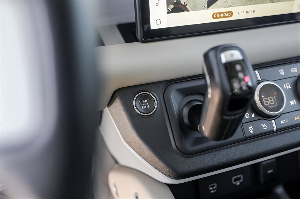 Used 2024 Land Rover Defender 110 X-Dynamic SE image 17