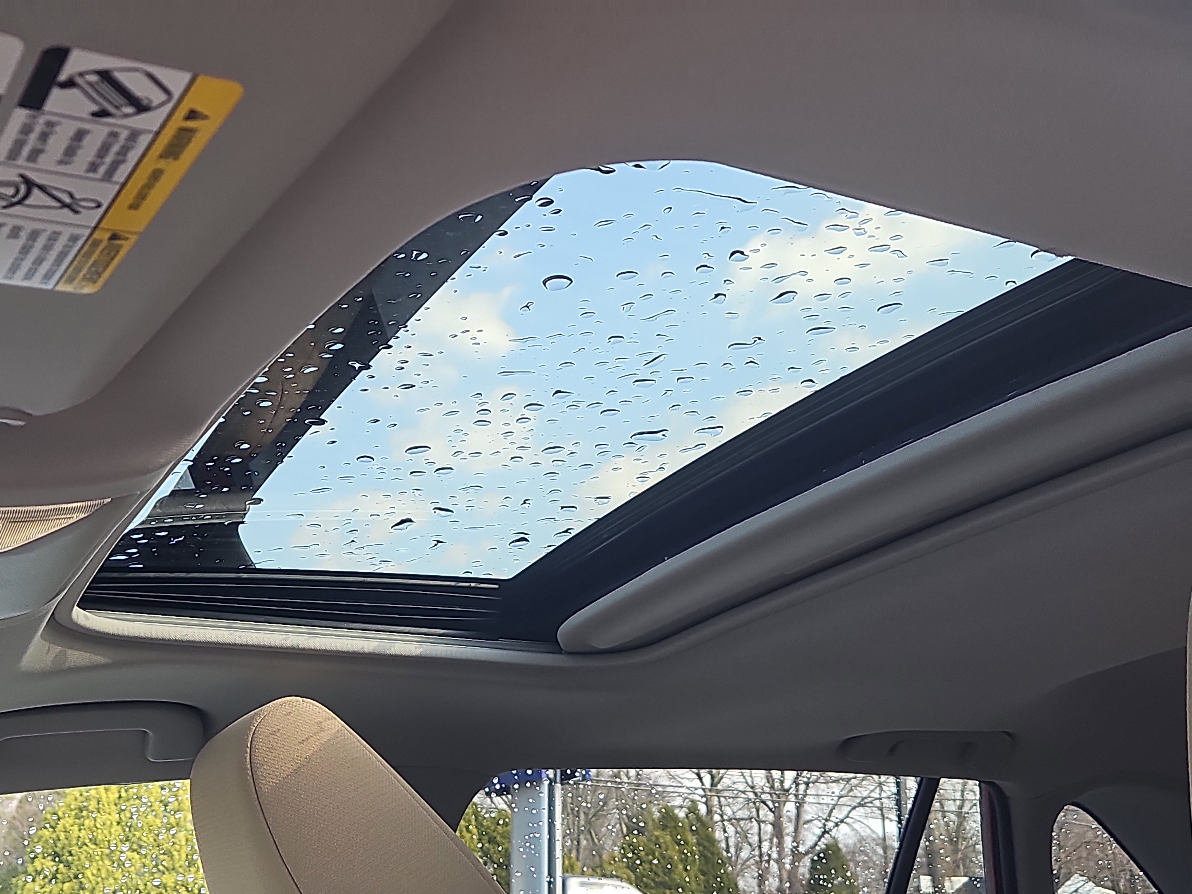 Used 2022 Toyota RAV4 XLE w/ Convenience Package image 8