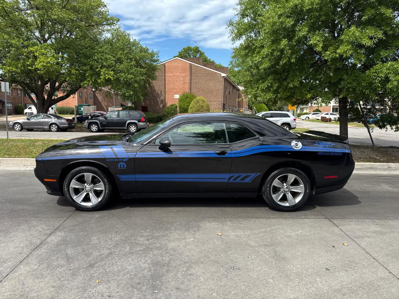 Used 2015 Dodge Challenger SXT RWD image 3