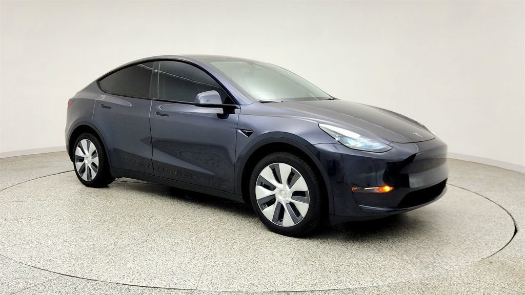Used 2024 Tesla Model Y Long Range AWD/4WD image 3