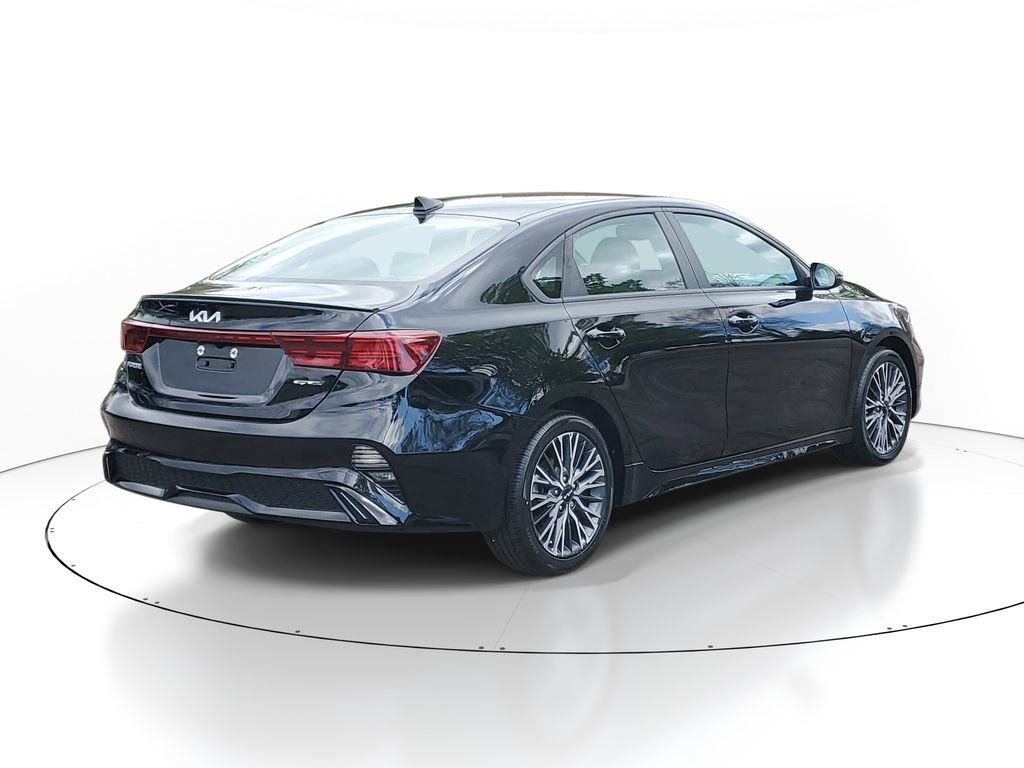 Certified 2023 Kia Forte GT-Line FWD image 4