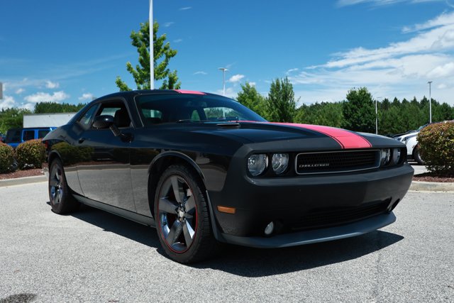 Used 2014 Dodge Challenger SXT RWD image 3
