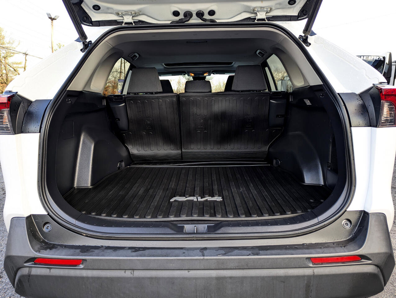 Used 2019 Toyota RAV4 XLE w/ Convenience Package image 46