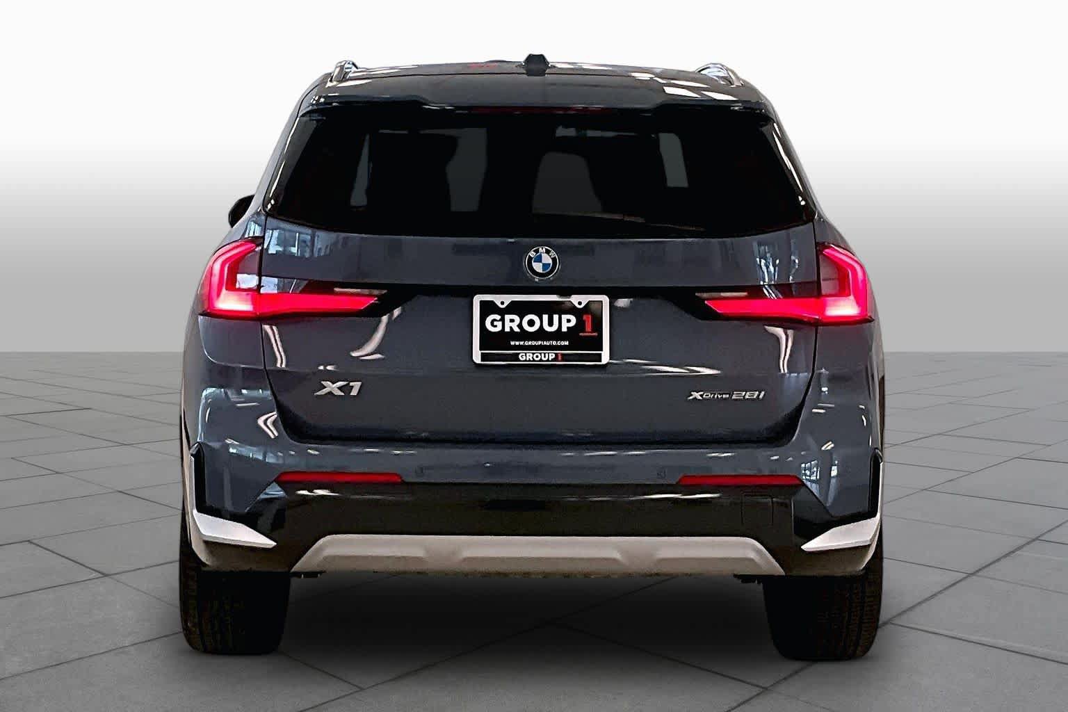 Used 2025 BMW X1 xDrive28i w/ Technology Package AWD/4WD image 4