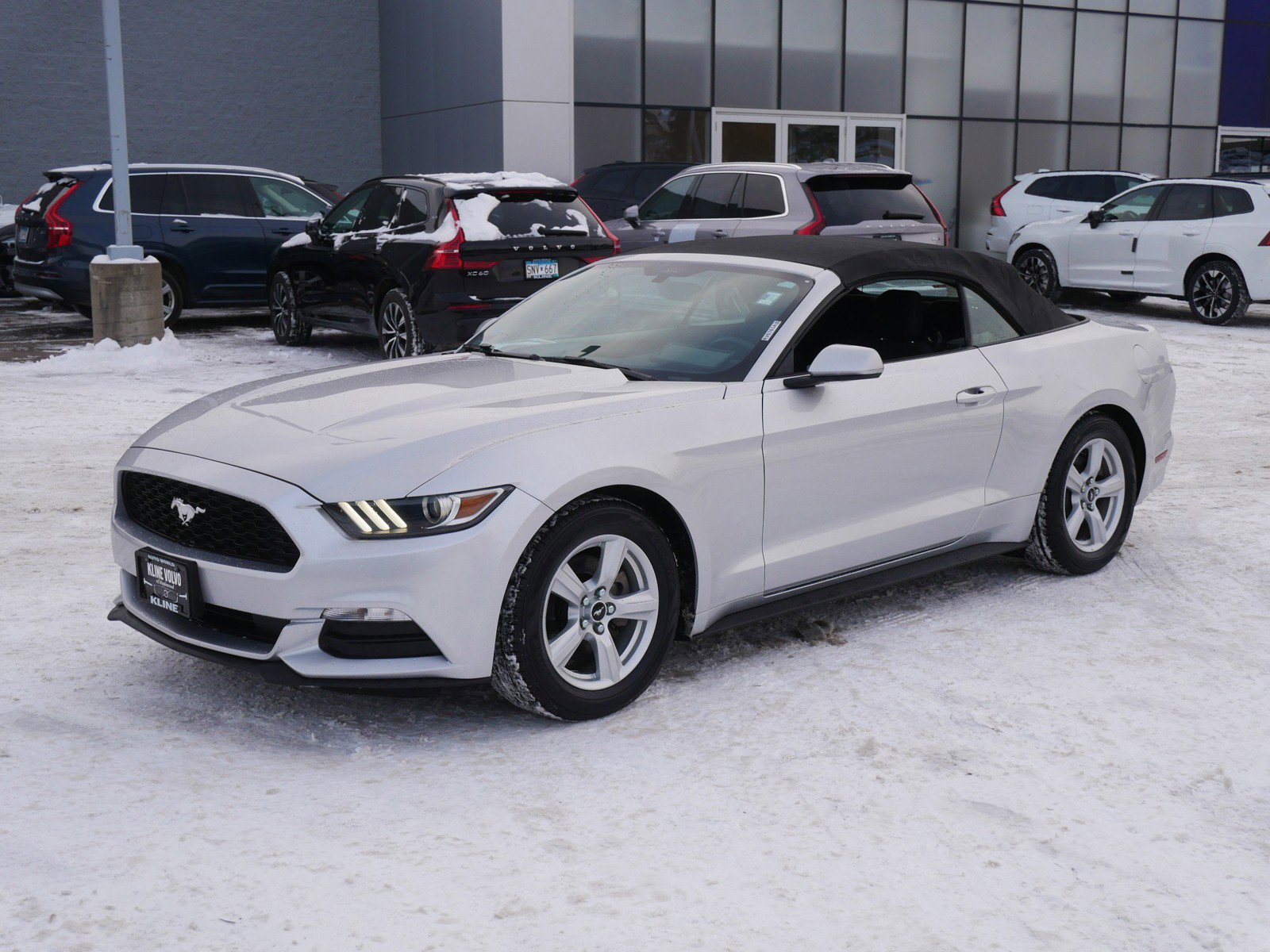 Used 2016 Ford Mustang Convertible image 3