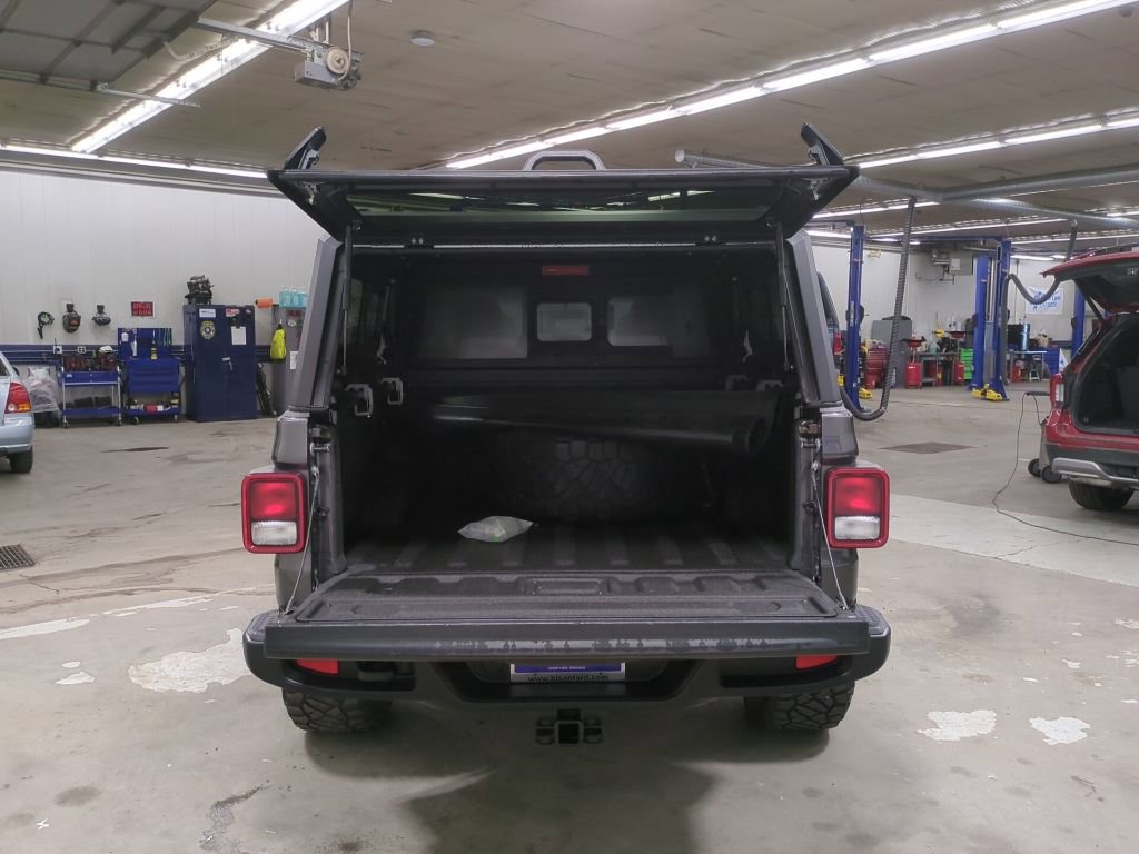 Used 2023 Jeep Gladiator Willys image 11