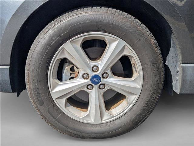 Used 2018 Ford Edge SE image 18