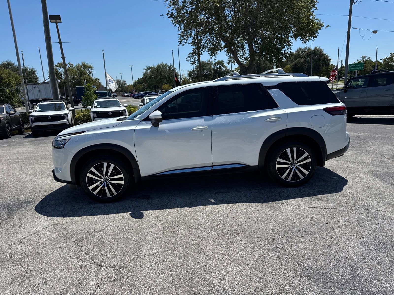 New 2025 Nissan Pathfinder Platinum w/ Cargo Package image 10