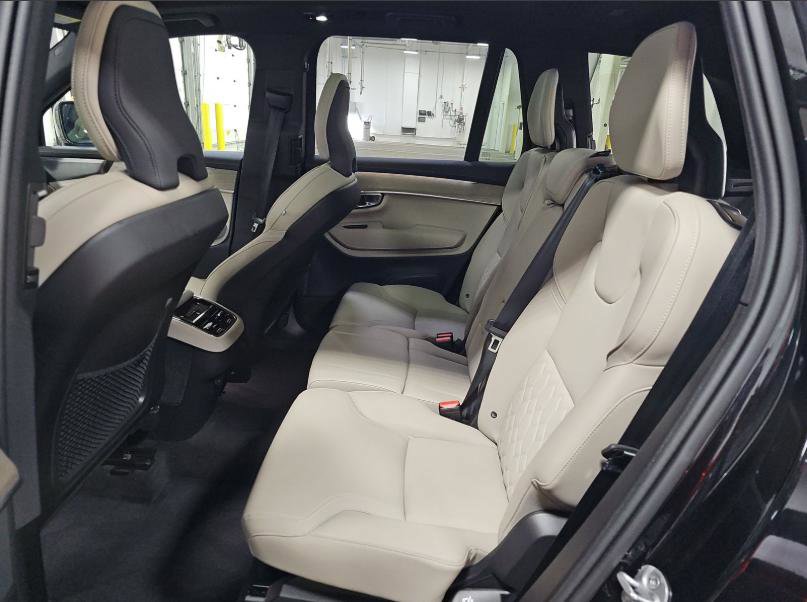 Used 2025 Volvo XC90 B6 Plus image 8