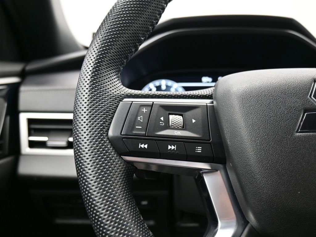 Used 2023 Mitsubishi Outlander SE image 49