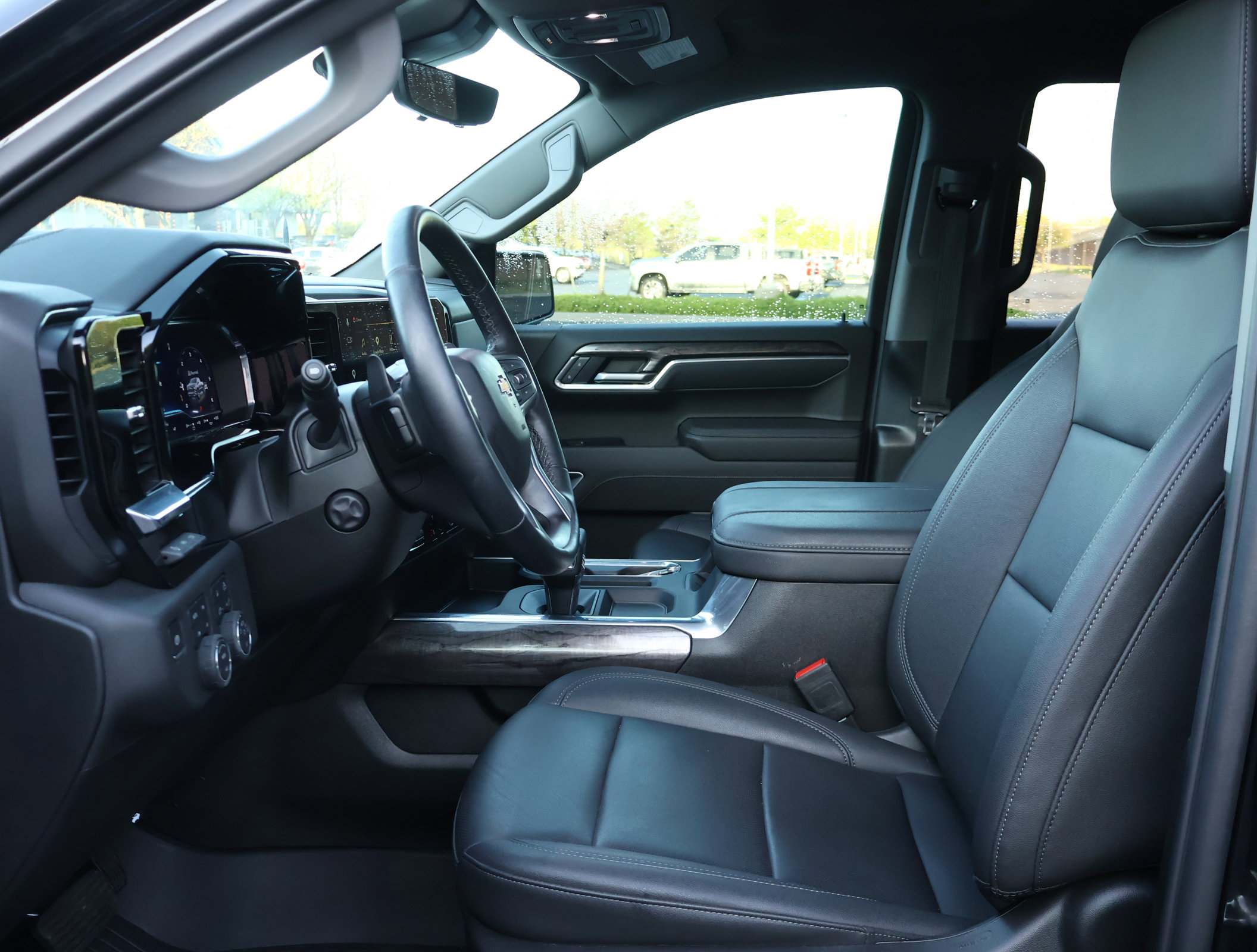 Used 2025 Chevrolet Silverado 1500 LTZ AWD/4WD image 12