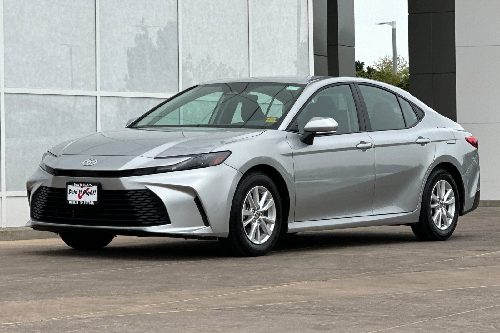 Used 2025 Toyota Camry LE image 8
