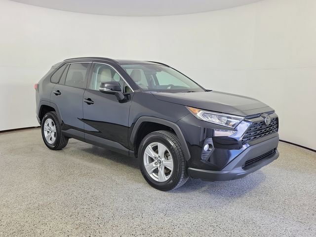 Used 2020 Toyota RAV4 XLE w/ Convenience Package FWD image 4