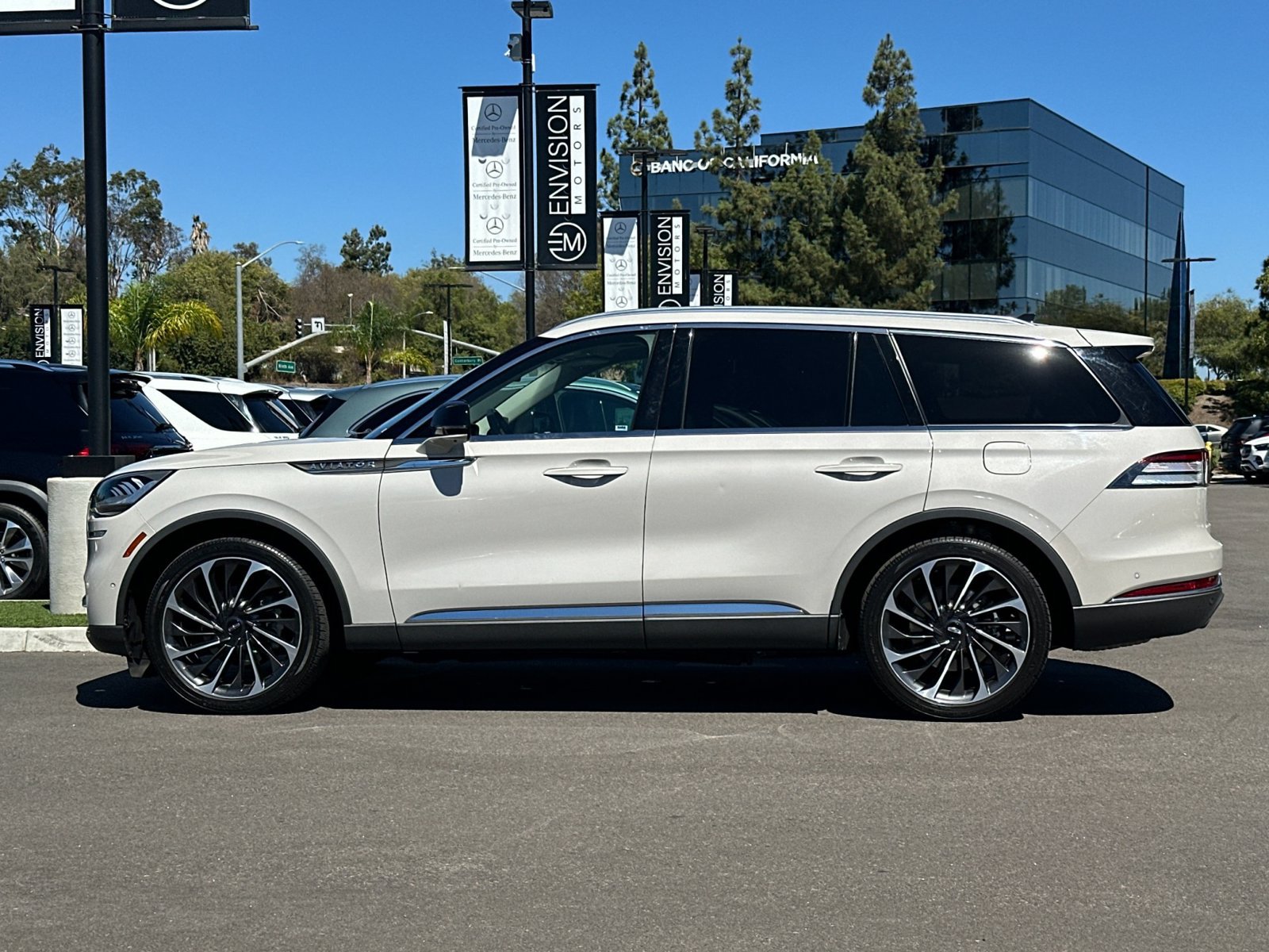 Used 2023 Lincoln Aviator Reserve w/ Equipment Group 201A RWD image 6