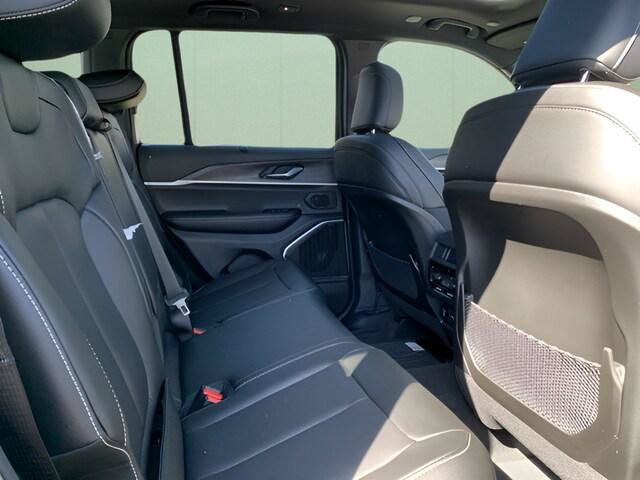 Certified 2025 Jeep Grand Cherokee Limited w/ Luxury Tech Group II AWD/4WD image 35