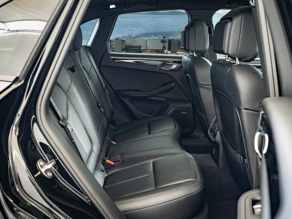 Certified 2024 Porsche Macan image 36
