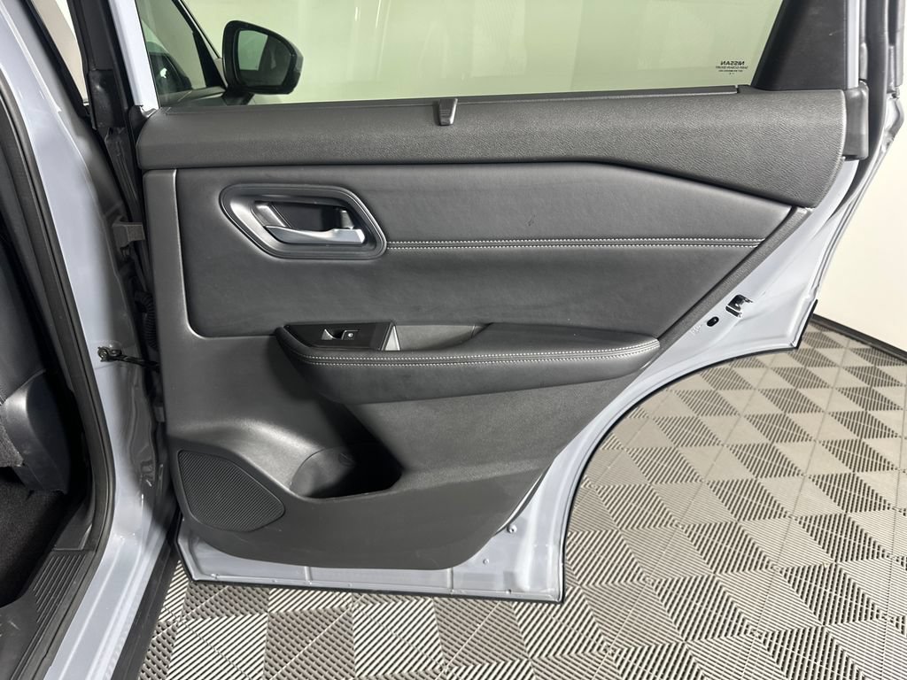 Used 2024 Nissan Rogue SL w/ SL Premium Package FWD image 16