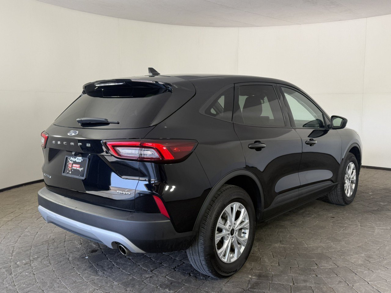 Used 2025 Ford Escape Active AWD/4WD image 9