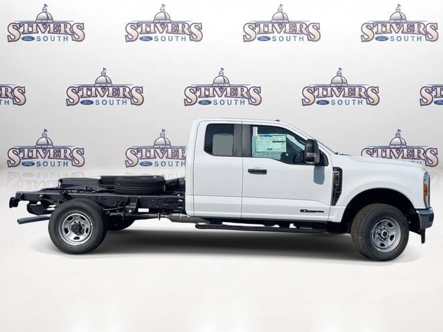 New 2026 Ford F350 XL w/ XL Chrome Package AWD/4WD image 2